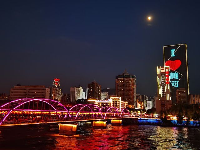 奔騰黃河第一橋——中山橋即黃河鐵橋。