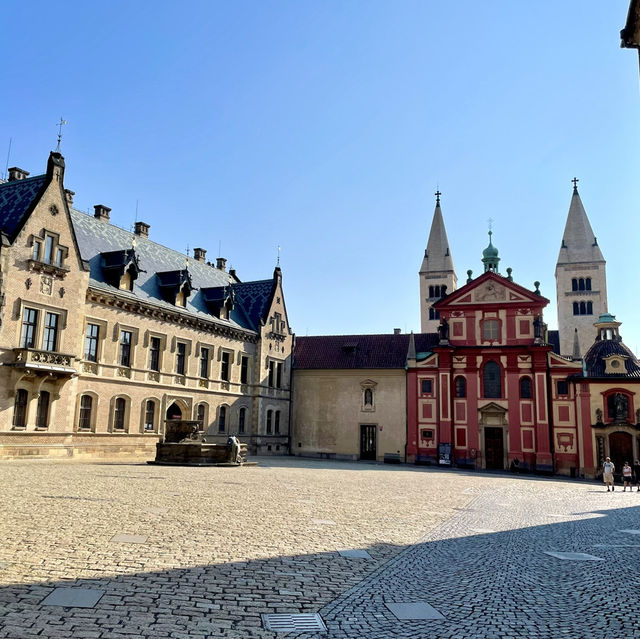 One of Europe’s most charming cities 🇨🇿 👫❤️😎