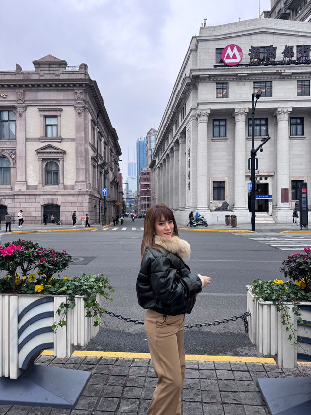 ถ่ายรูปเก๋ๆ ยามเช้า ที่ The bund Shanghai