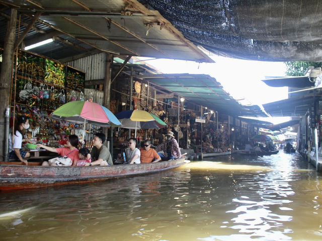 Damnoen saduak Floating Market 