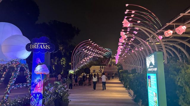 3.The most romantic places for free date in Singapore ( Sensoryscape )