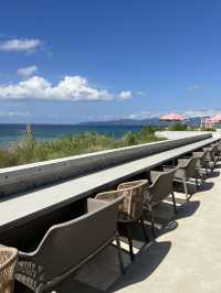 A café-restaurant with a spectacular view of the blue sea