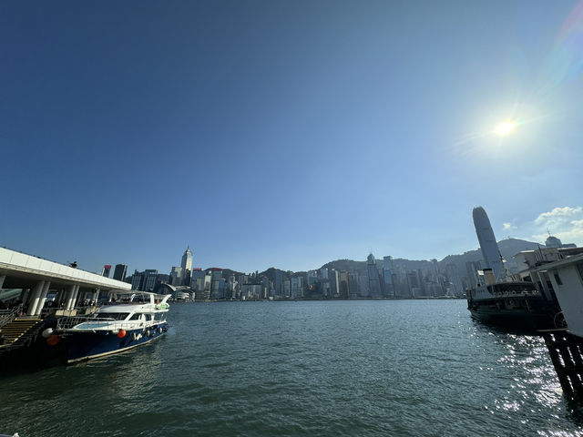 維多利亞港的夢幻旅程：一場心靈的饗宴 🌅