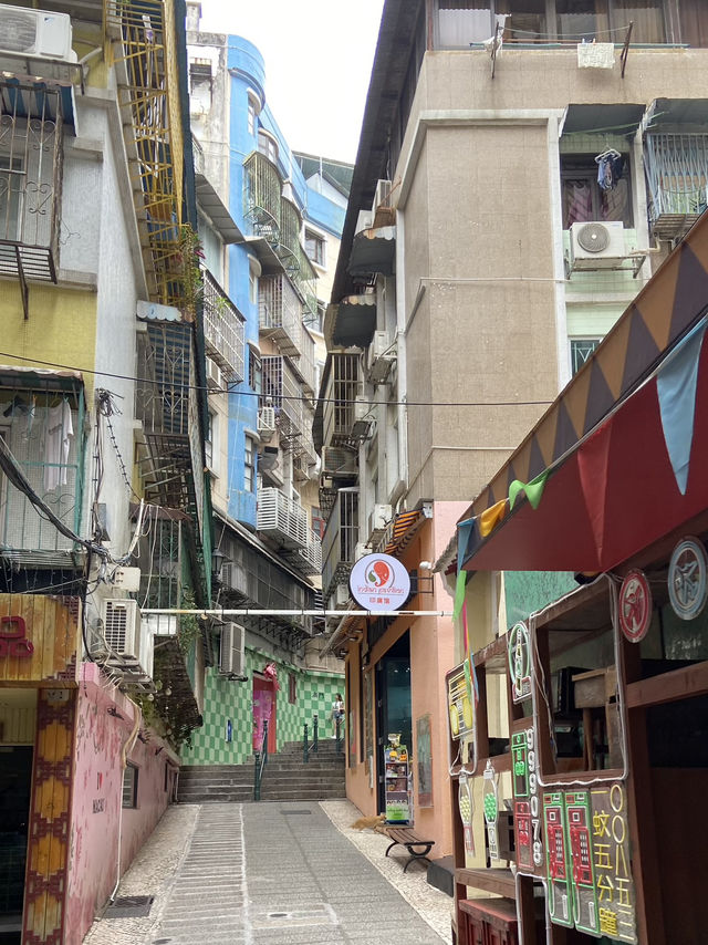 Rua Dos Ervanários: A Walk Through Macau