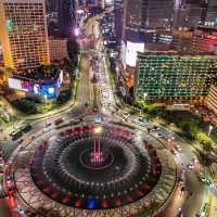 **🛣️ Discover Jakarta's Vibrant Street Life! 🇮🇩**