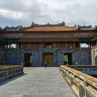 Hue -　imperial city -Old treasure of VIETNAM