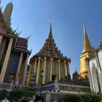 The Temple of the Emerald Buddha: A Spiritual Jewel of Bangkok