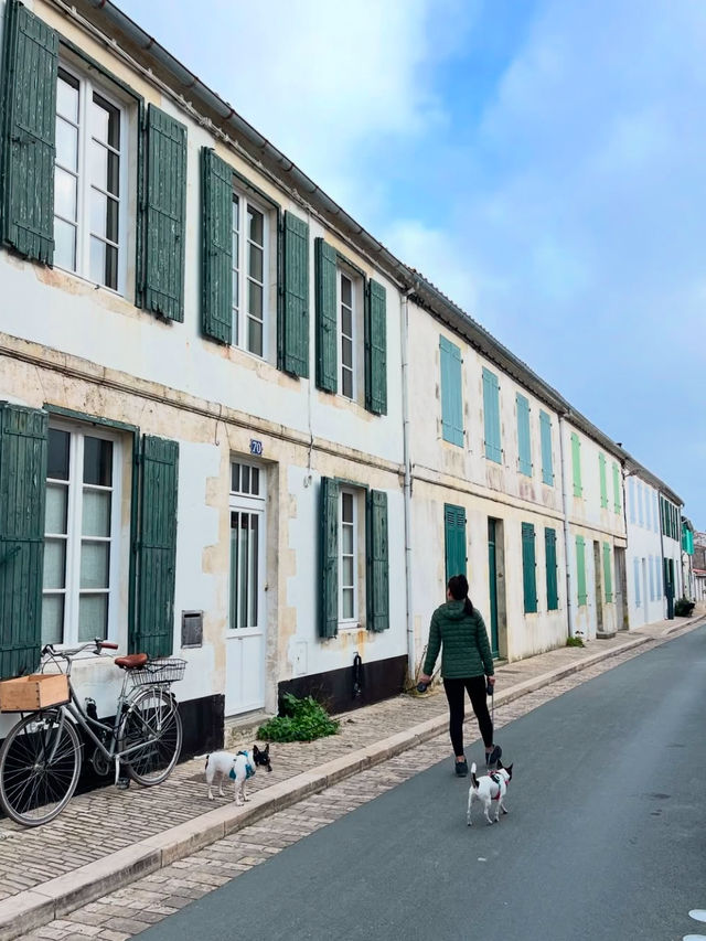 A Stroll Through Île de Ré: Charm and Coastal Beauty 