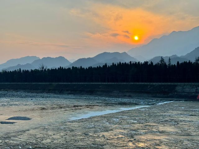 問道青城山，拜水都江堰