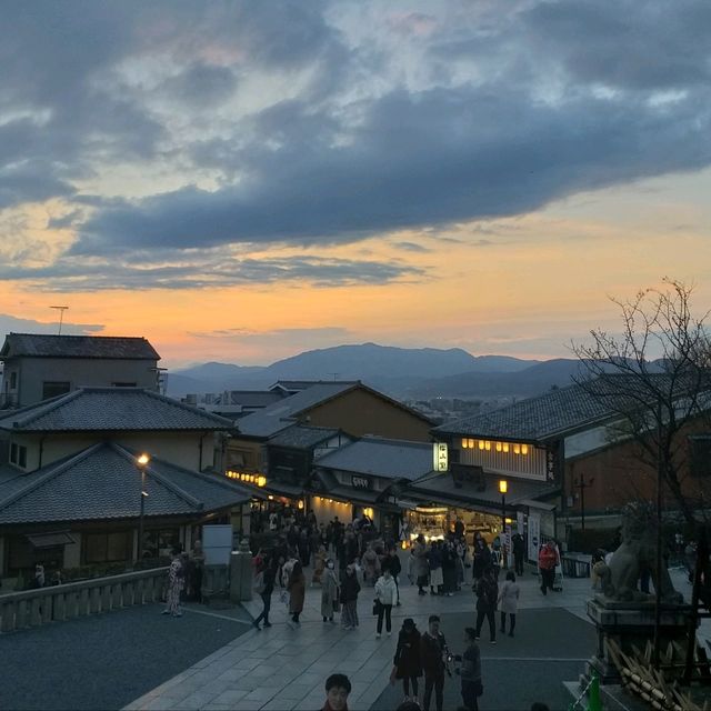 Charming Streets and Timeless Beauty: Gion, Kyoto