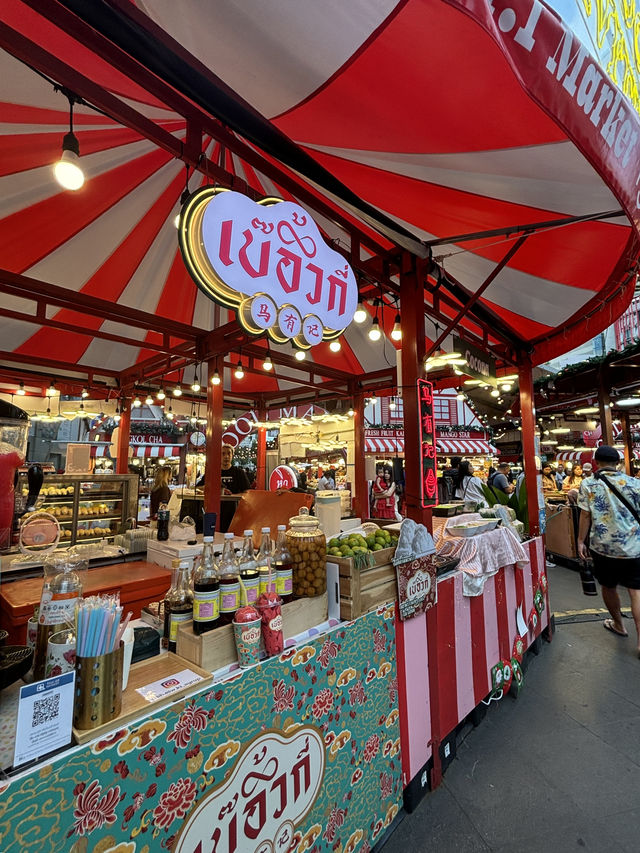 A Festive Feast: My Visit to Central World’s Christmas Food Market in Bangkok 