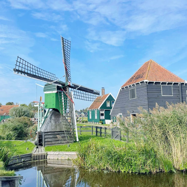 Backpacking Through Time: Zaanse Schans, The Dutch Delight 🇳🇱