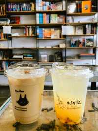 หนัง(สือ)2521 ร้านกาแฟ 