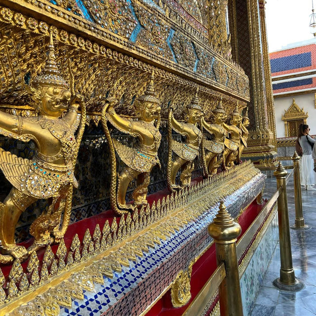 The Temple of the Emerald Buddha: A Spiritual Jewel of Bangkok