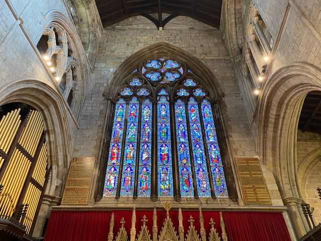 Exploring Bridlington Priory Church ⛪🌿