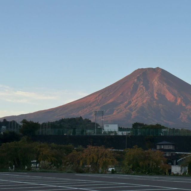 Spectacular sunrise view over Mount Fuji 