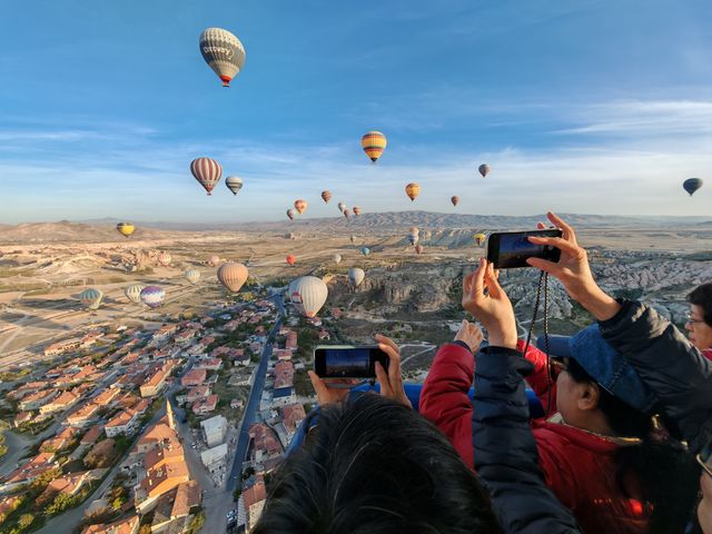 浪漫土耳其——乘坐熱氣球觀賞山谷日出。