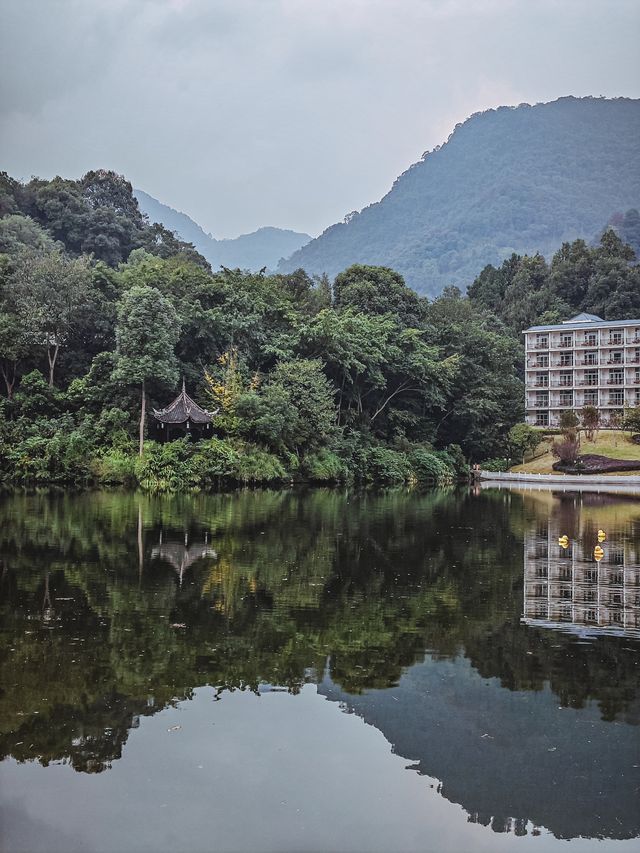 這座百年歷史的國賓館，才是峨眉山泡湯天花板。