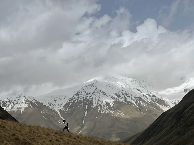 Day hike to Juta Valley, Kazbegi