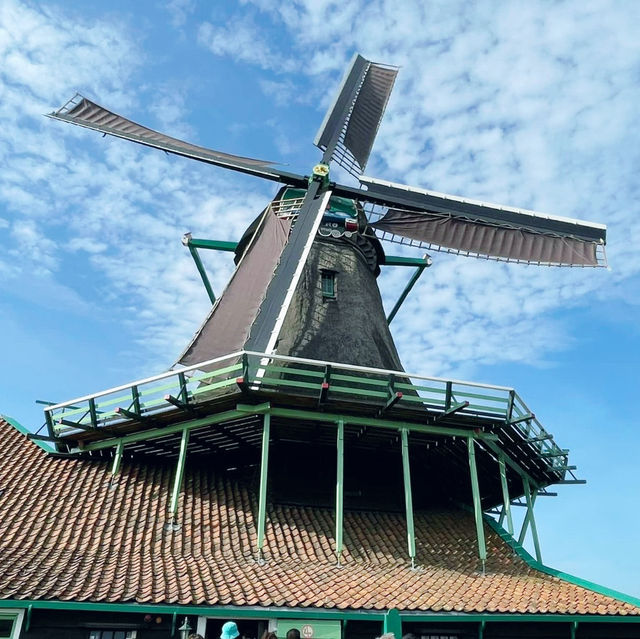 Backpacking Through Time: Zaanse Schans, The Dutch Delight 🇳🇱