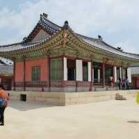 Timeless Beauty and Royal Ceremonies: Exploring Gyeongbokgung Palace!