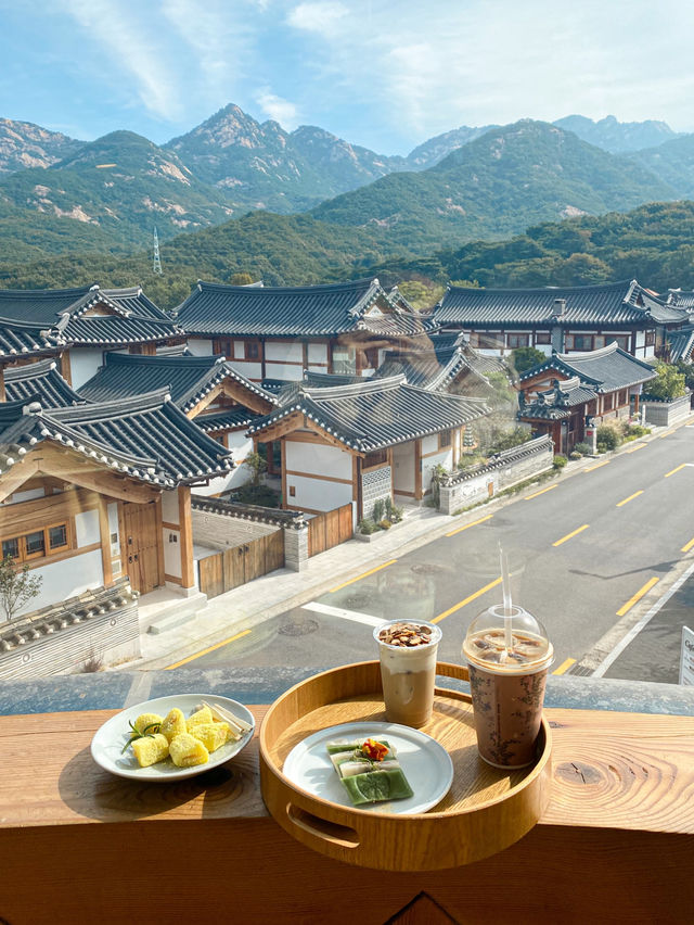 Café with Beautiful Hanok Village View