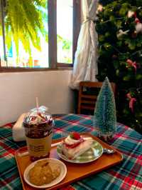 The weekend 'cafe : Phichit