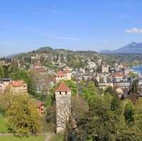 เดินเล่นกันบนกำแพงเมืองเก่า Luzern 