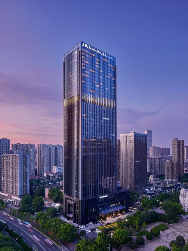 🏨✨ Changsha's Luxe Escape: JW Marriott's Skyline Views 🌃