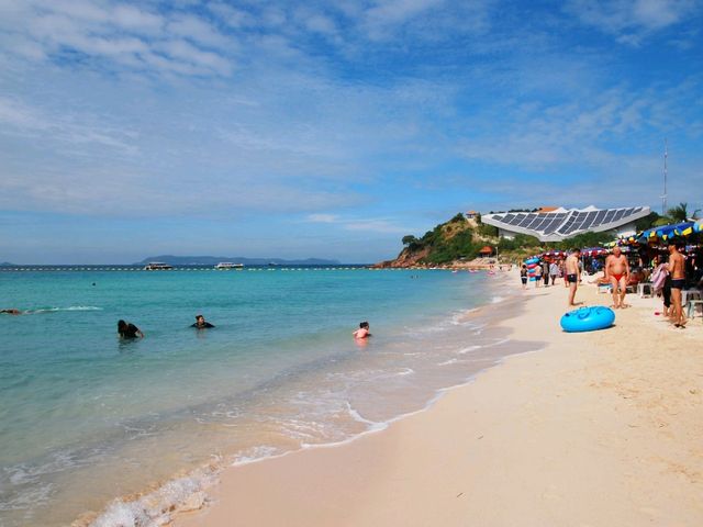 Samae Beach หาดแสม ทะเล เกาะล้าน ใกล้กรุงเทพ 