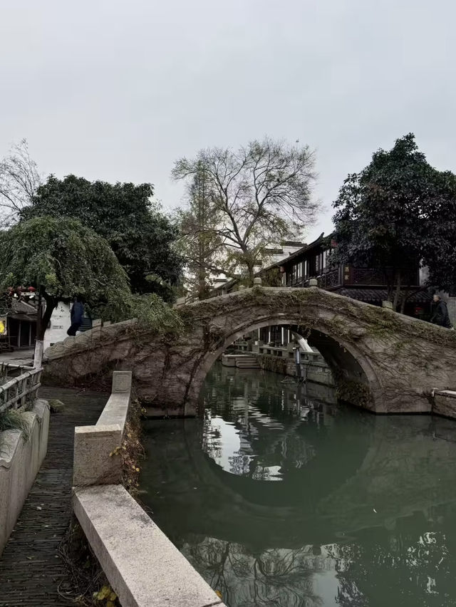 Step back in time visiting Zhouzhuang Ancient town 