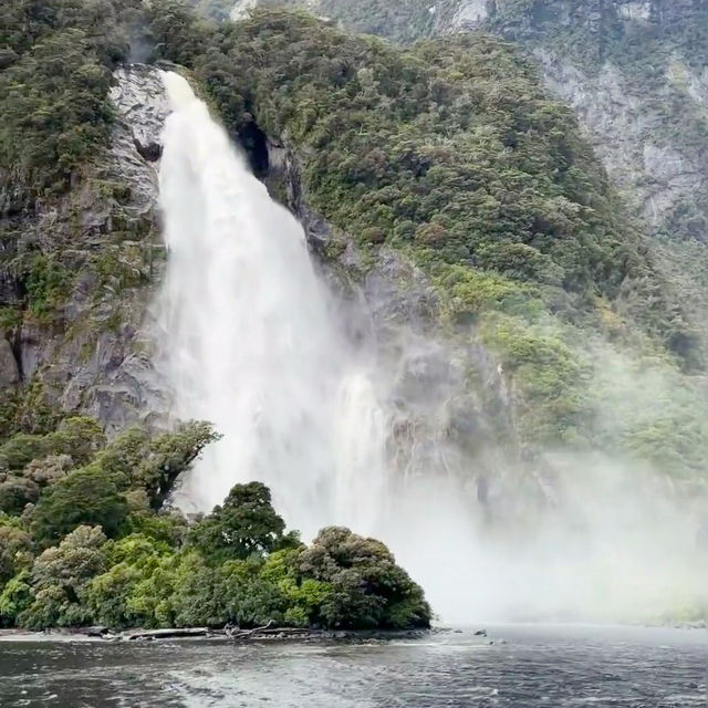 Milford Sound Unveiled: A Journey Through New Zealand’s Natural Wonderland!