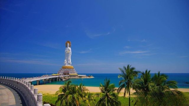 現下正當海南旅遊旺季，作為本地人，必須為大家獻上一份旅遊攻略。我將為大家盤點海南絕對不能錯過的十大必遊景點。