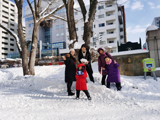 北海道大學漫步 學術殿堂與自然之美的交融。