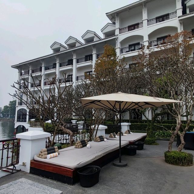 Nice and Relaxing Hotel at West Lake