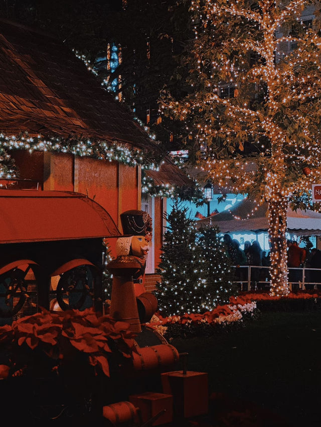 Glendale Glistens: A Christmas Wonderland in the Heart of California