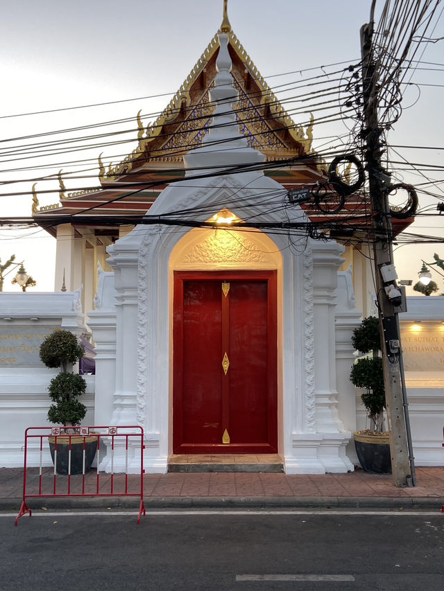 Giant Swing Bangkok: A Historic Landmark