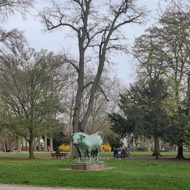 Günthersburgpark in the heart of Frankfurt