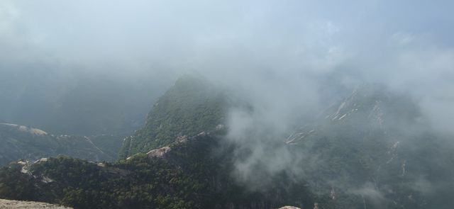 華山：奇險天下第一山，等你征服！。