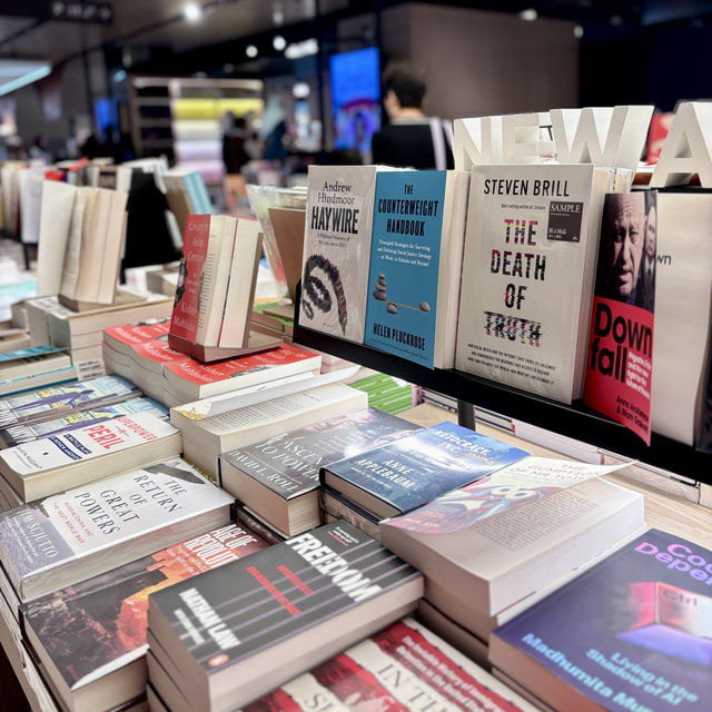 "Eslite Bookstore at Starhill: A Haven for Book Lovers and Culture Enthusiasts"