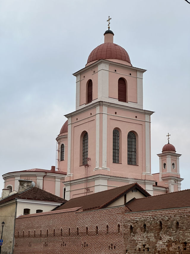 Let’s uncover the greatness in these pink churches in Vilnius