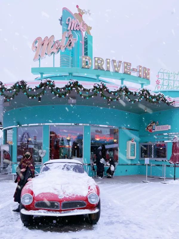 Festive Vibes! Beijing Universal Studios Photo Spots Guide for  Christmas🎄