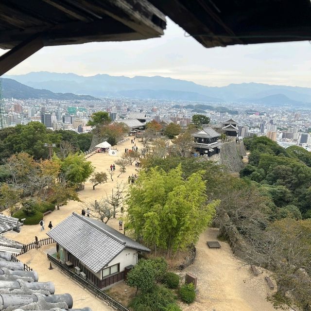 愛媛景點|日本現存12天守之一的愛媛松山城（伊予松山城）