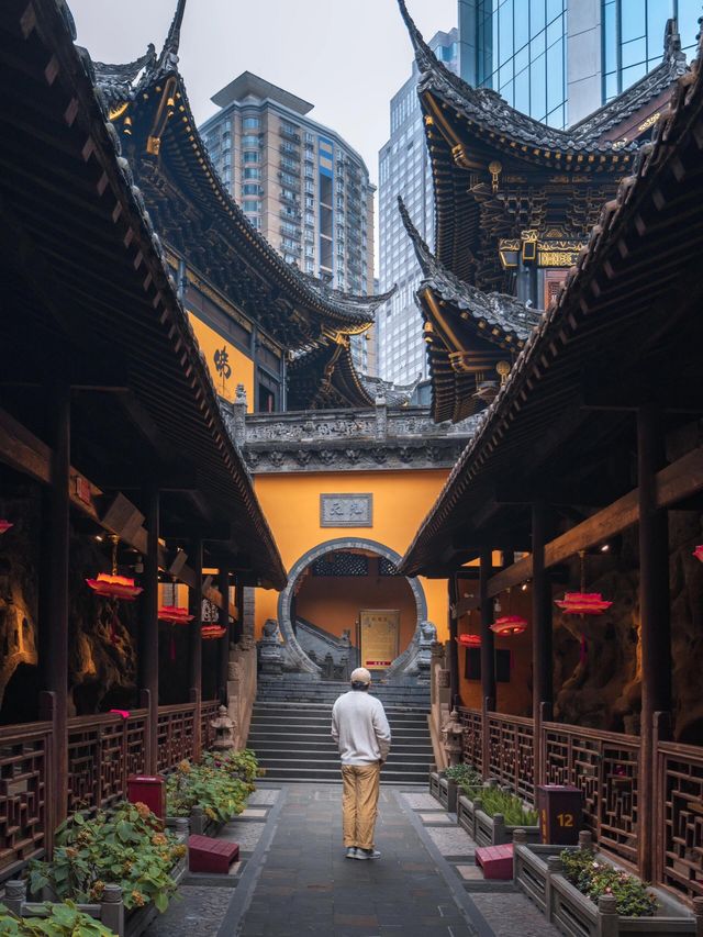 小隱於野，大隱於市，藏在洪崖洞旁的千年古剎重慶有那麼一座寺廟