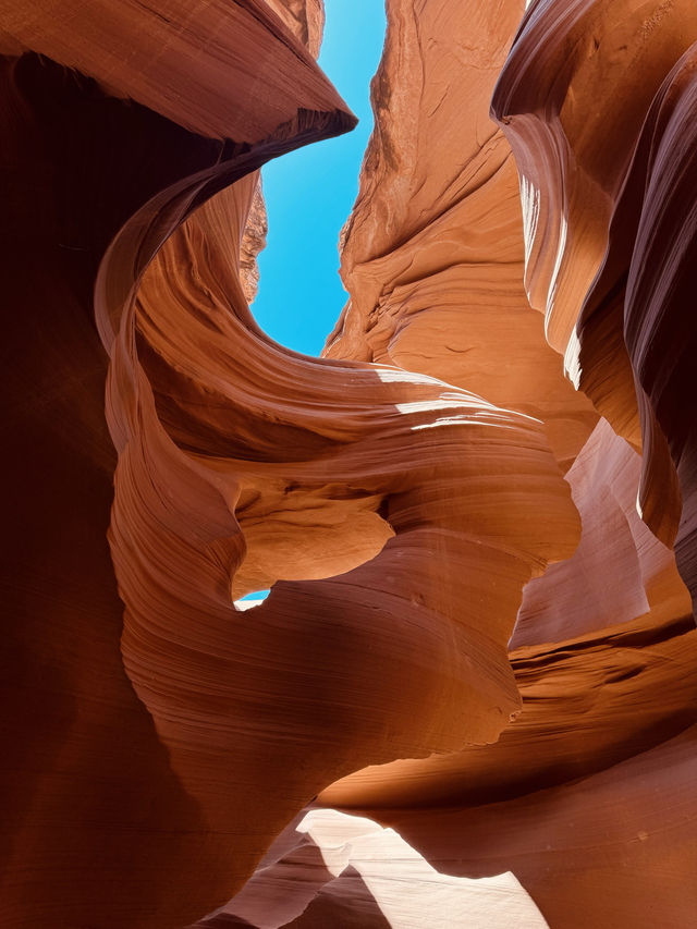 🏜️มหัศจรรย์ของแสงสี Lower Antelope Canyon