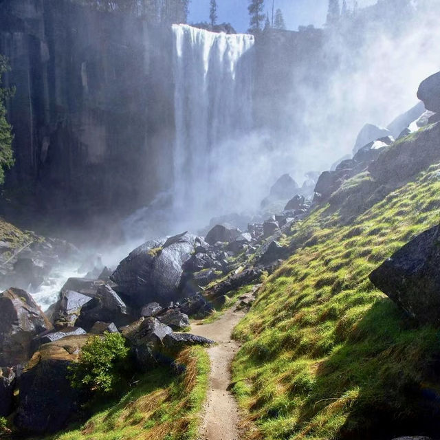 Yosemite National Park Natural scenarios With  fantastic Beauty of place 