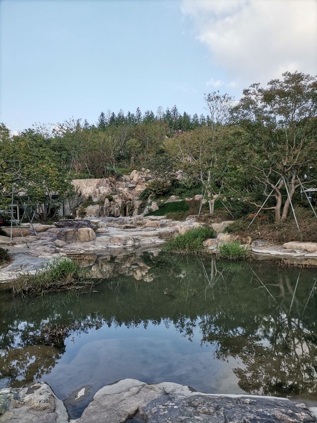 上海雙子山——一座人工山體。