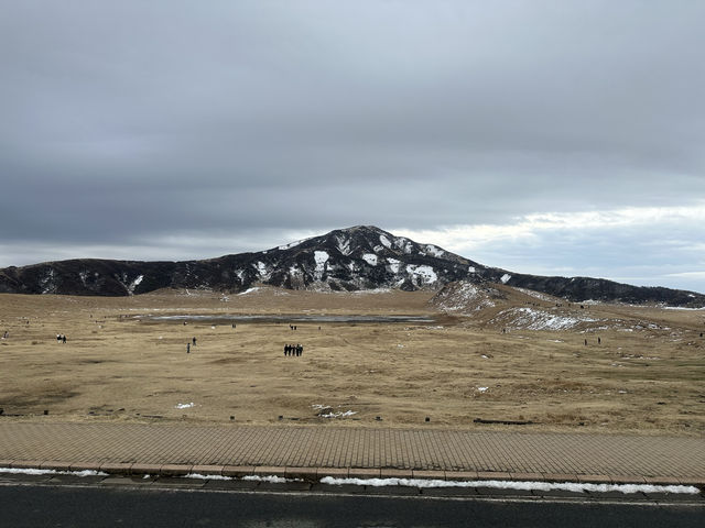 「草千里」：阿蘇火山地區的壯麗草原，四季風景、野生動物和戶外活動的天堂