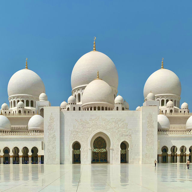 😍 MESMERIZING 82 Dome Mosque in Abu Dhabi 🇦🇪