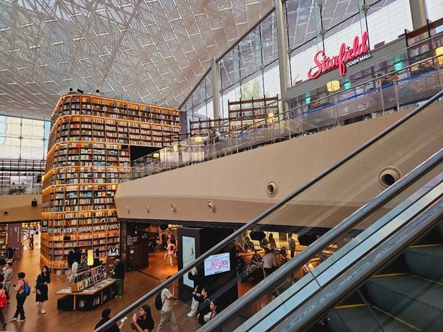 The magnificient Starfield Library at COEX